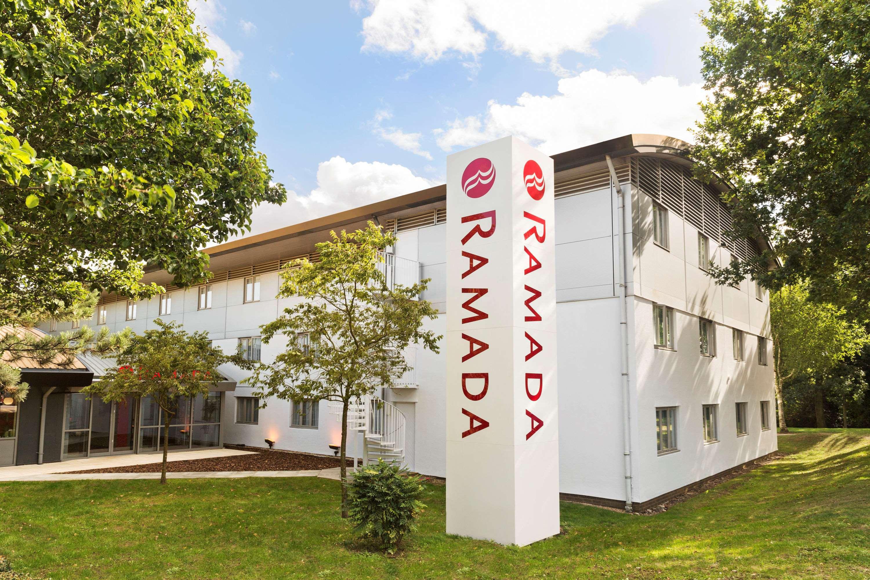 Ramada London South Mimms Otel Potters Bar Dış mekan fotoğraf