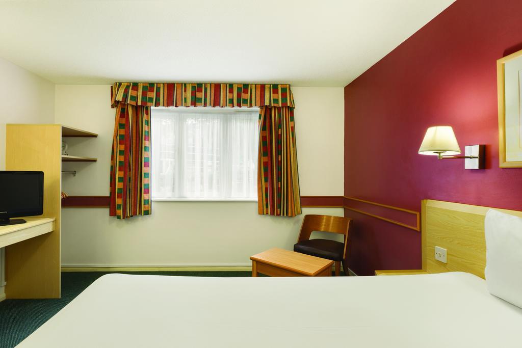 Ramada London South Mimms Otel Potters Bar Dış mekan fotoğraf